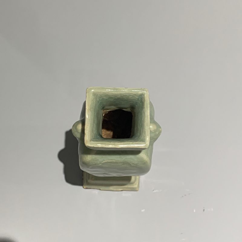 明代 龙泉窑青釉印花四方瓶 - 图3