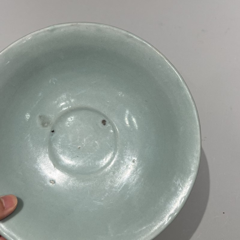 明代 龙泉窑粉青釉黑胎盘 - 图7