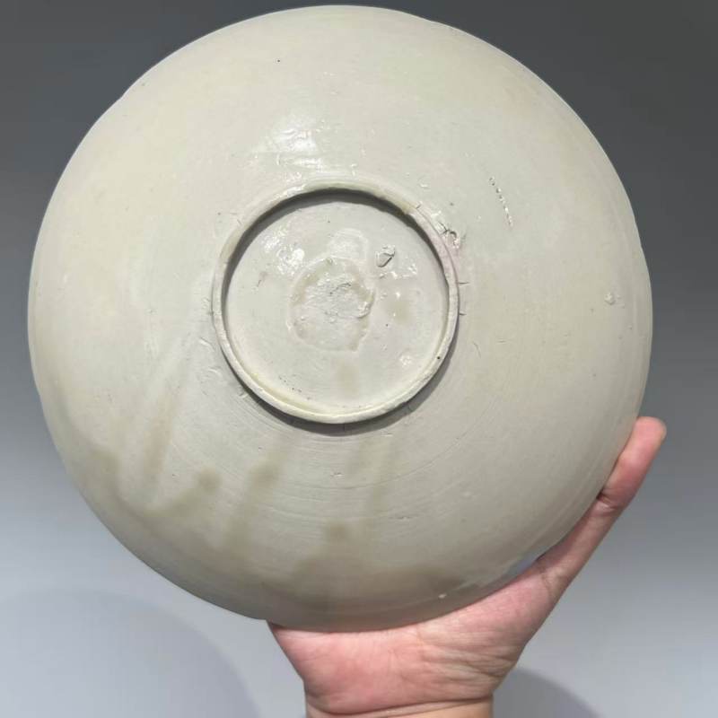 明代 白釉双鱼盘一对 - 图12