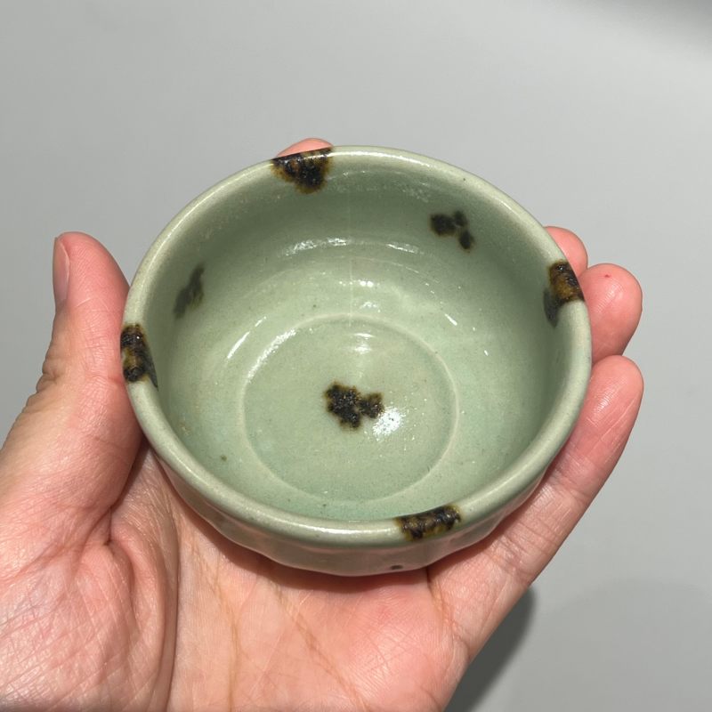 明代 龙泉窑青釉莲瓣点彩小杯 - 图6