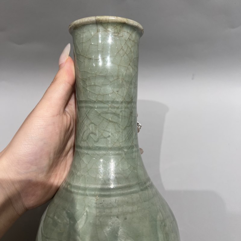 明代 龙泉窑梅子青釉刻花长颈瓶 - 图4