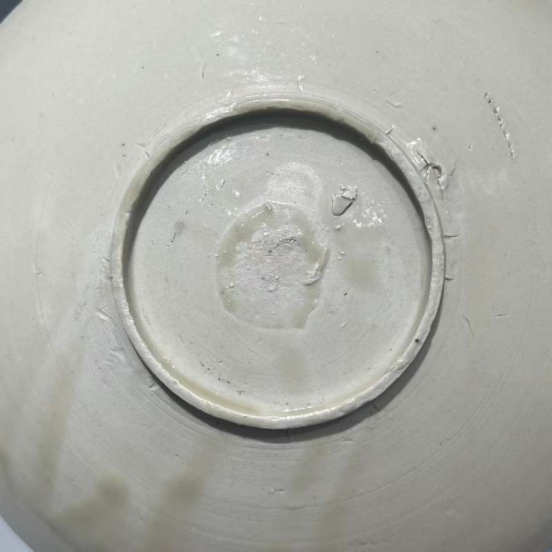 明代 白釉双鱼盘一对 - 图13