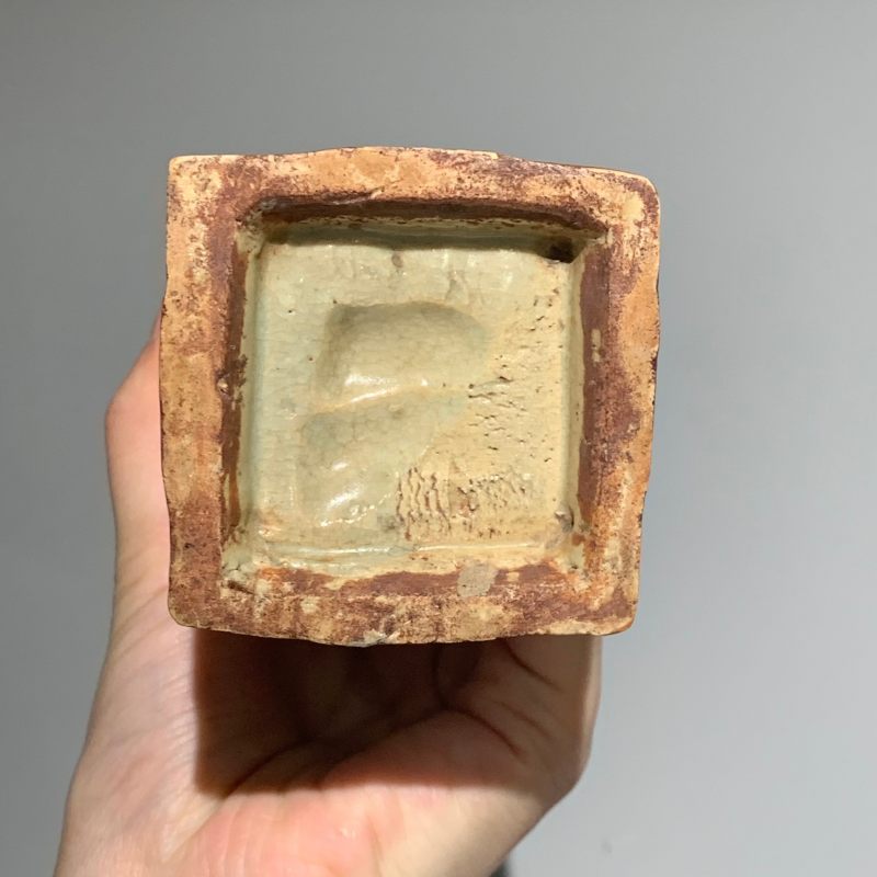 明代 龙泉窑青釉印花四方瓶 - 图4