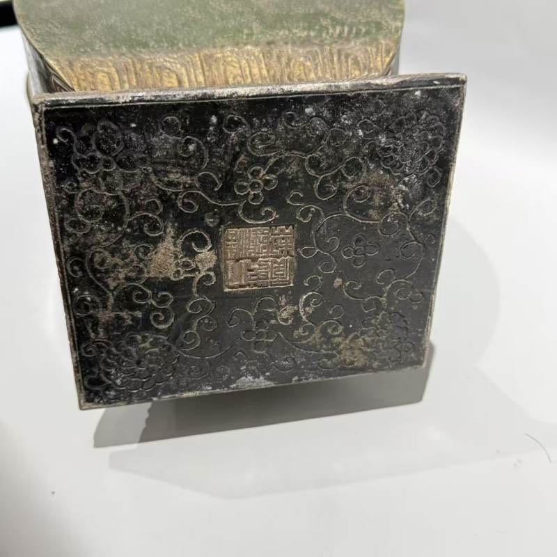 清乾隆 景德镇窑瓷仿铜器 - 图7