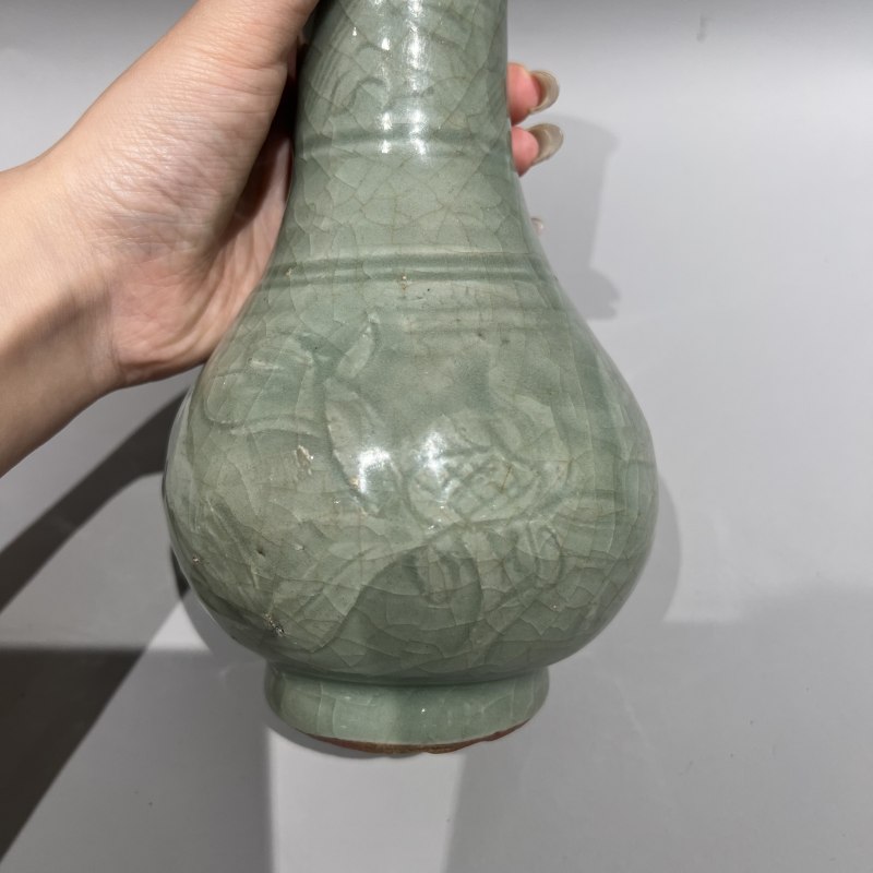 明代 龙泉窑梅子青釉刻花长颈瓶 - 图5