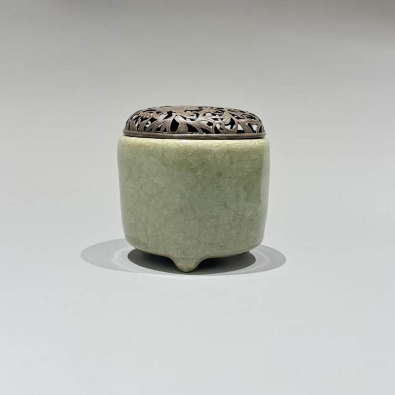 明代 龙泉窑青釉三足炉 - 图3