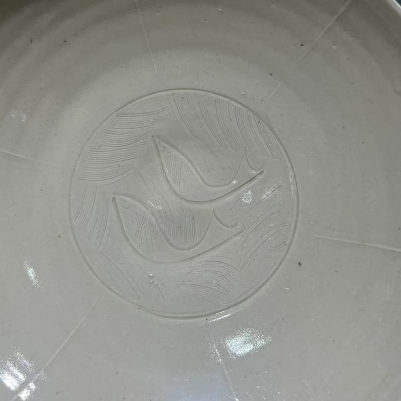 明代 白釉双鱼盘一对 - 图15