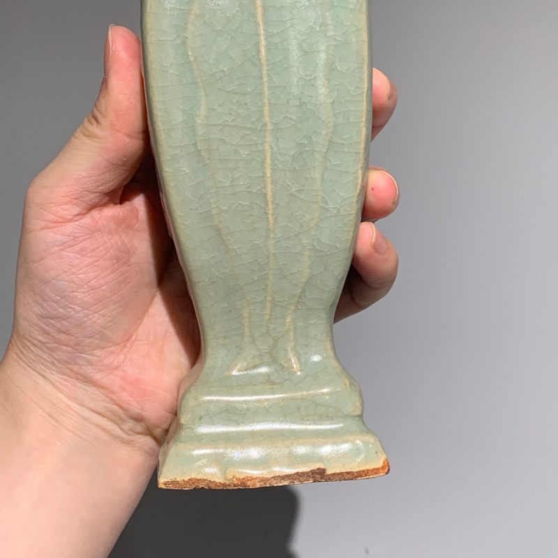 明代 龙泉窑青釉印花四方瓶 - 图6