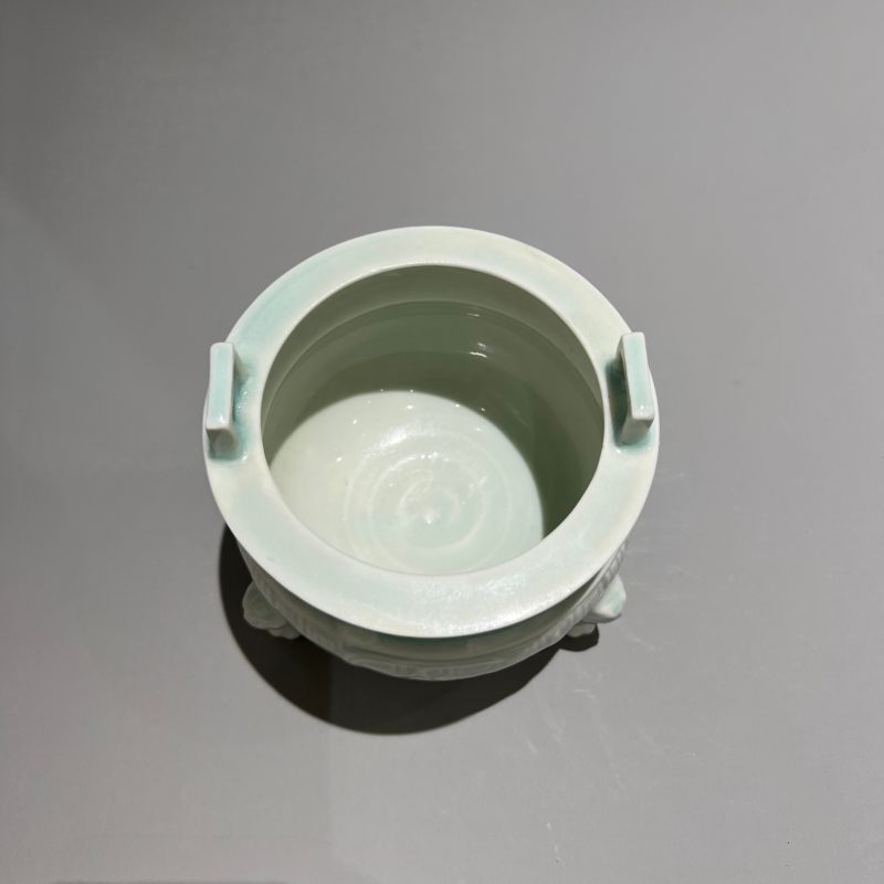 明代 青白釉仿古纹兽足鼎式炉 - 图4