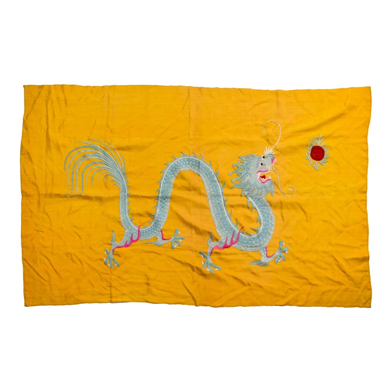 十九世紀 緙絲刀馬人物綉片及刺綉龍旗 | A Chinese kesi warrior panel and an embroidered dragon banner, 19th century - 图2