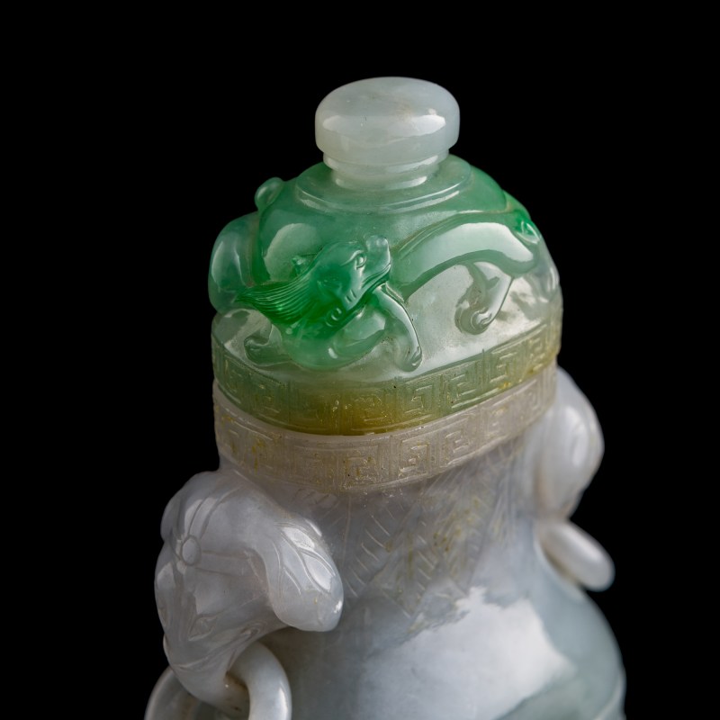 清代 翡翠環耳蓋瓶一對（附原配老錦盒及硬木座） | A pair of Chinese jadeite covered vases, Qing dynasty - 图14