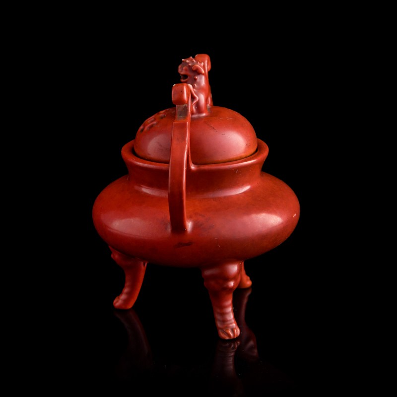 十九世紀 珊瑚紅熏爐（附原配錦盒） | A Chinese coral-red censer, 19th century - 图2