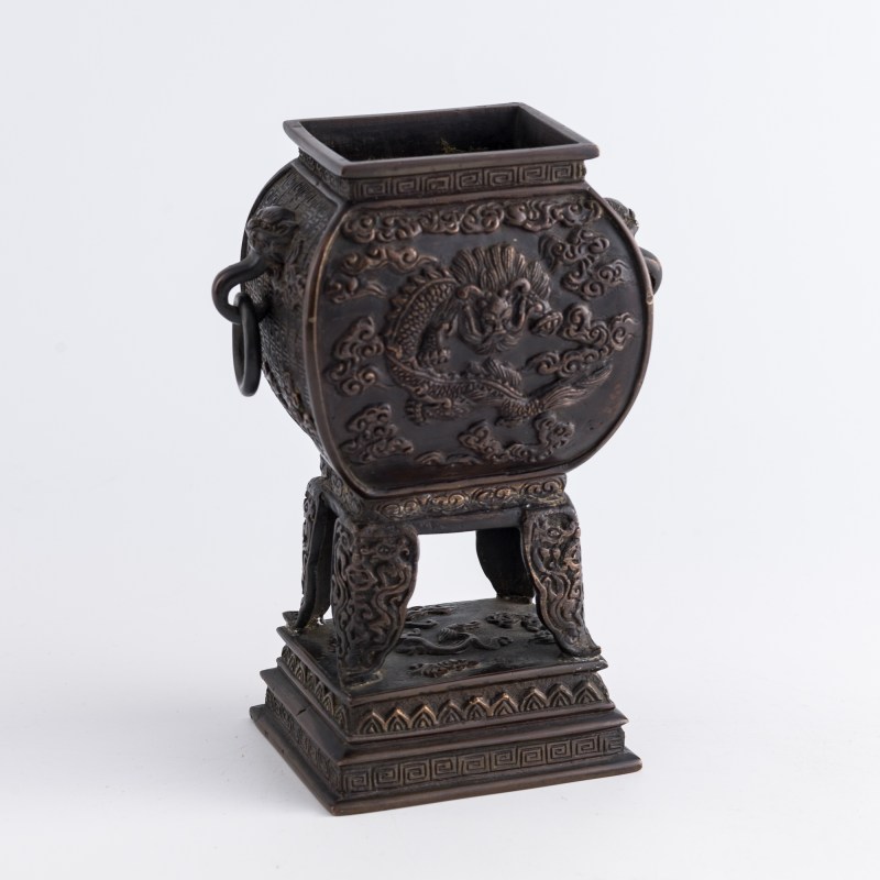 十八世紀 銅人物四足熏爐 | A Chinese bronze four-legged figural censer, 18th century