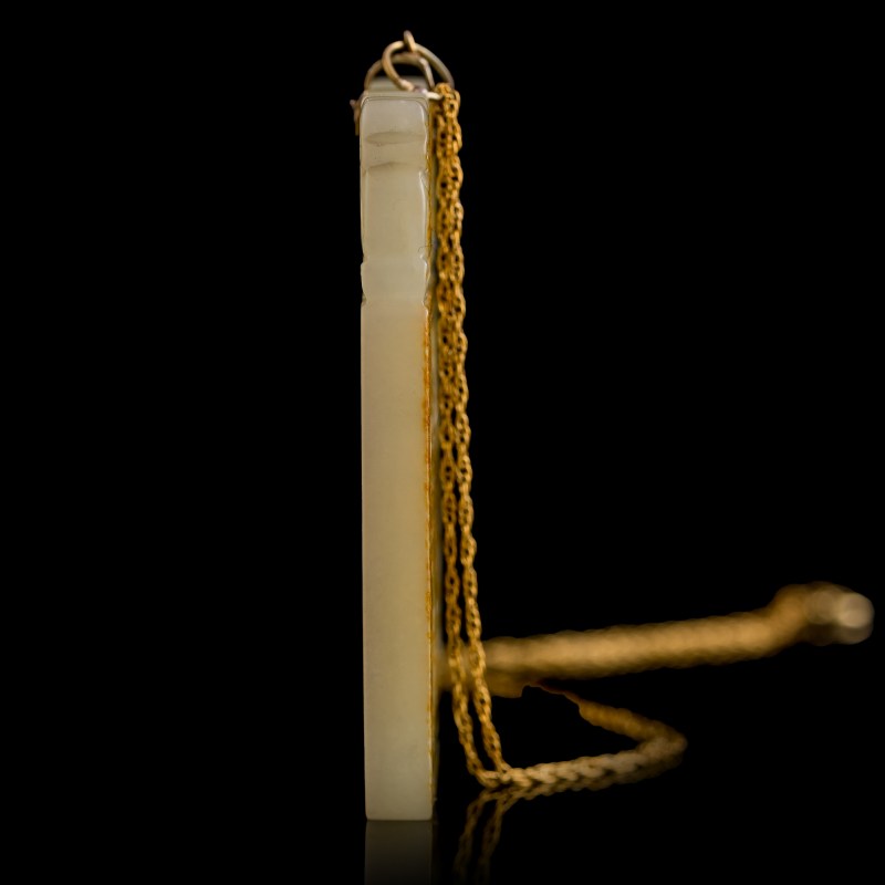 十八/十九世紀 子崗款白玉留皮雕立馬詩文牌（附鏈） | A Chinese white jade 'horse' and 'inscription' plaque, 18th/19th century - 图6