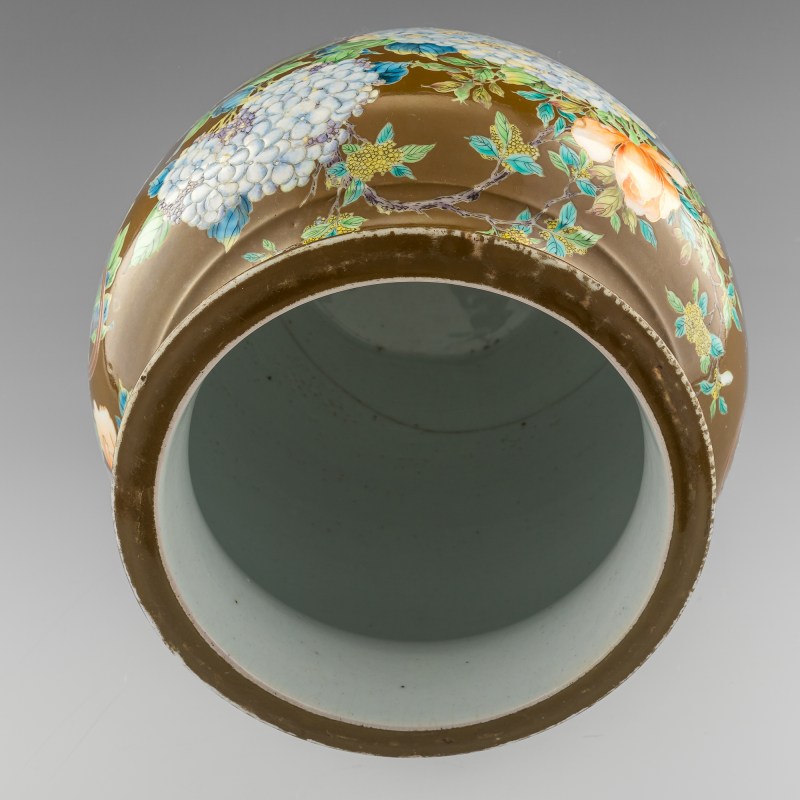 十九世紀 褐地粉彩花卉魚簍尊 | A Chinese brown-ground famille rose enameled vase, 19th century - 图3