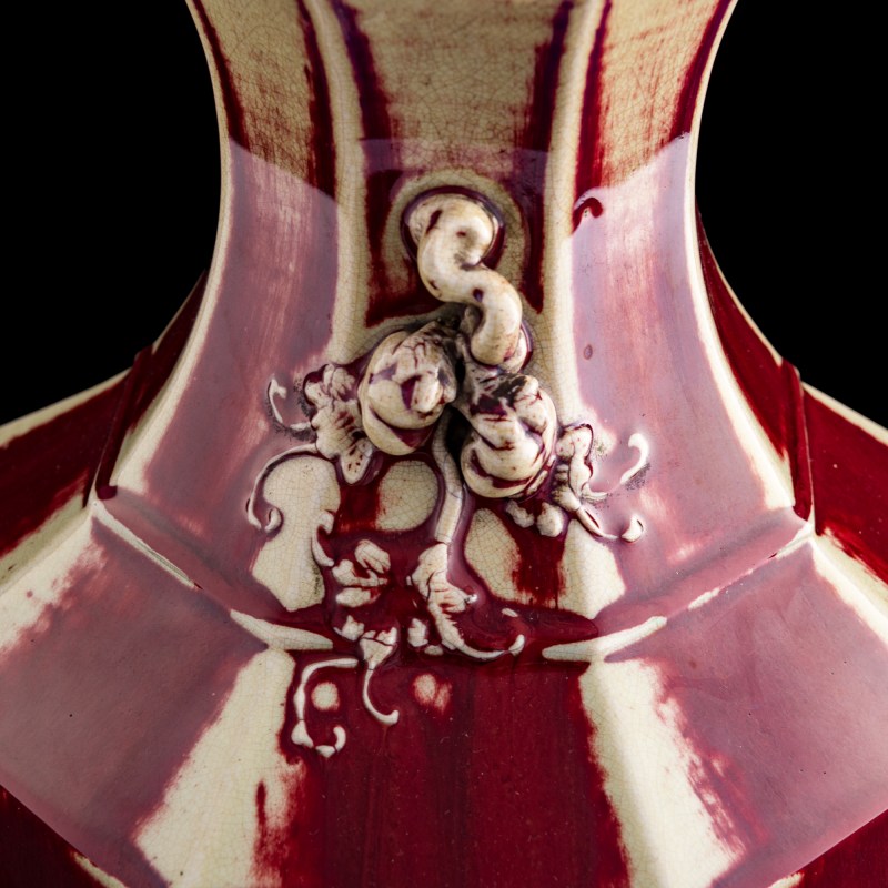 十九世紀 紅釉八方瓶 | A Chinese red-glazed octagonal vase, 19th century - 图8