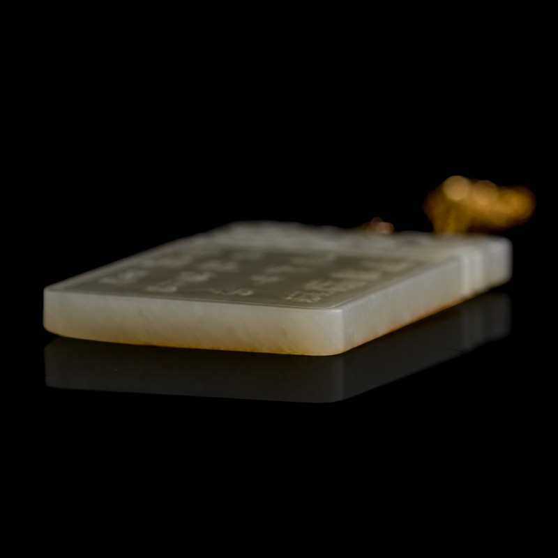 十八/十九世紀 子崗款白玉留皮雕立馬詩文牌（附鏈） | A Chinese white jade 'horse' and 'inscription' plaque, 18th/19th century - 图7