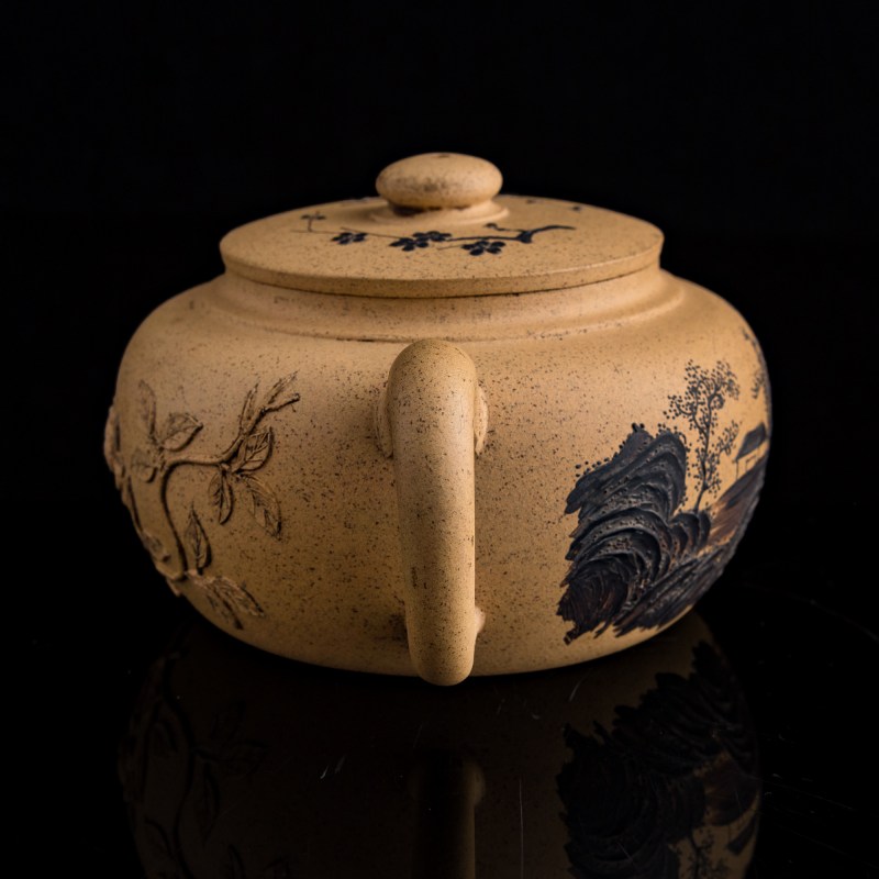 清代 阿曼陀室、彭年款段泥加彩山水壺 | A Chinese enameled Duanni 'landscape' teapot, Qing dynasty - 图3