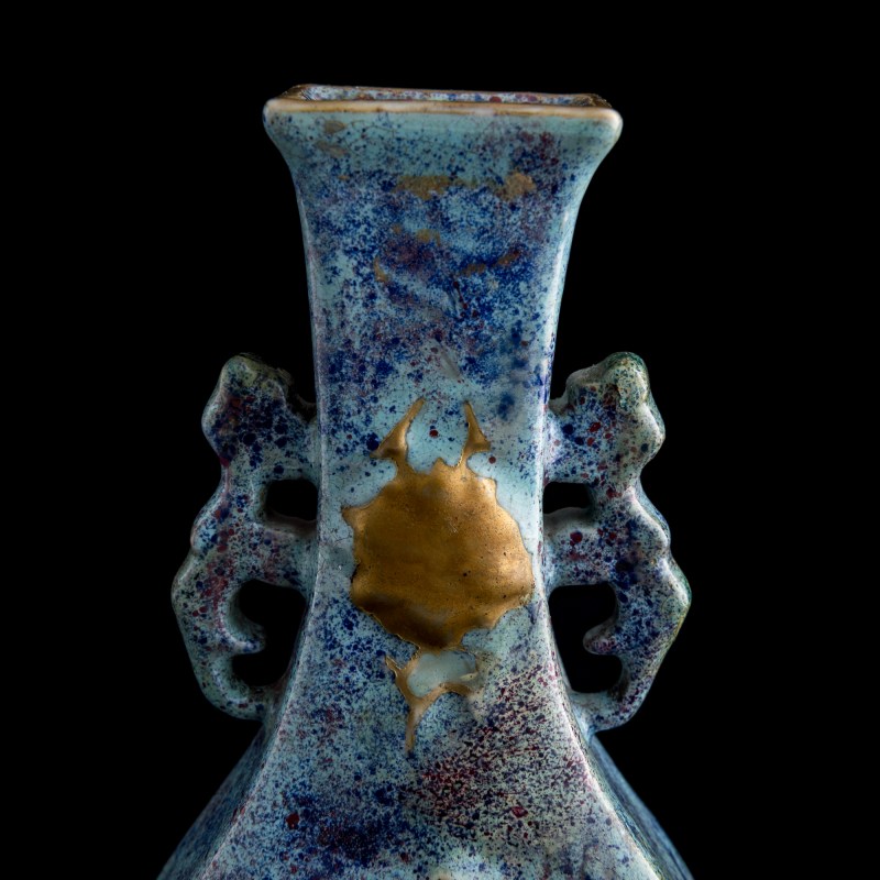十九世紀早 古銅彩螭龍紋瓶（附木座） | A Chinese archaistic bronze-glazed 'chilong' vase, early 19th century - 图9