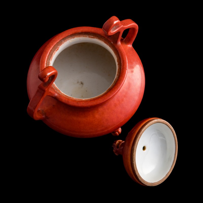 十九世紀 珊瑚紅熏爐（附原配錦盒） | A Chinese coral-red censer, 19th century - 图6