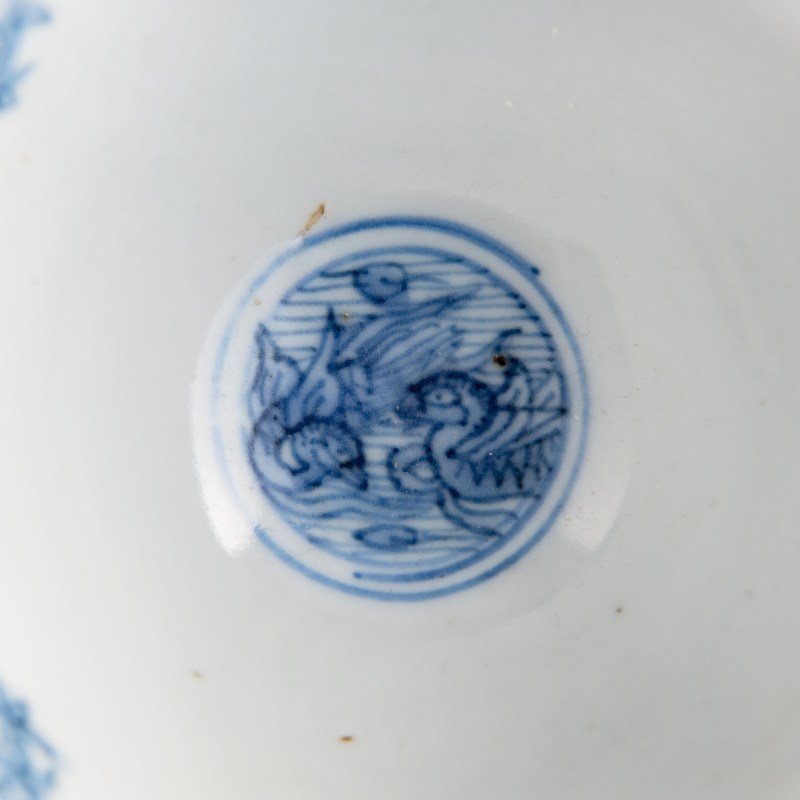 明代晚期 青花纏枝蓮杯（附硬木座） | A Chinese blue and white 'lotus scroll' cup, late Ming dynasty - 图9
