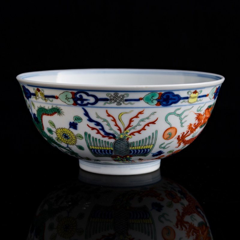 清光緒 青花五彩龍鳳紋碗 | A Chinese blue and white wucai dragon and phoenix bowl, Guangxu period - 图2