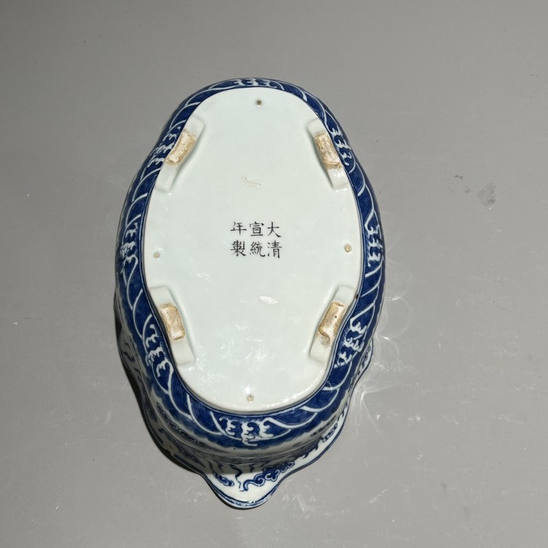 清宣统 青花双龙赶珠纹花口盖盅 - 图11
