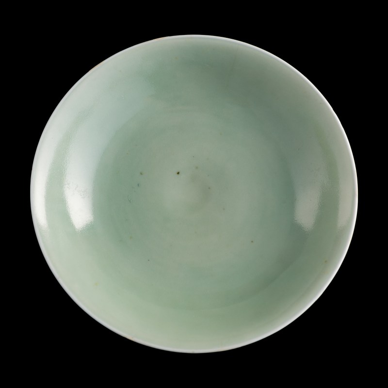 清雍正 豆青釉印花高足碗 | A Chinese celadon-glazed 'flower' stem bowl, Yongzheng period, Qing dynasty - 图6