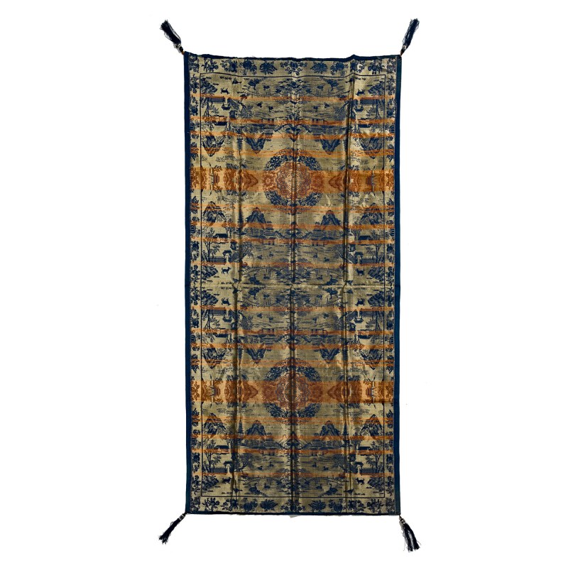 十九世紀 藏青地織錦山水樓閣桌面 | A Chinese dark blue brocade landscape table cover, 19th century - 图6