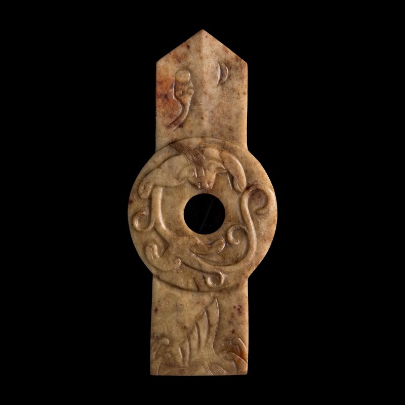 明代 玉螭龍圭壁（附錦盒） | A Chinese jade 'chilong' gui-form bi disc, Ming dynasty - 图5