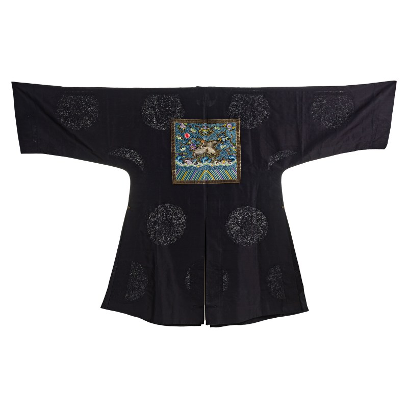 十九世紀早 黑紗地一品文官仙鶴補子常服袍 | A Chinese black gauze court robe with first-rank crane badge, early 19th century - 图2