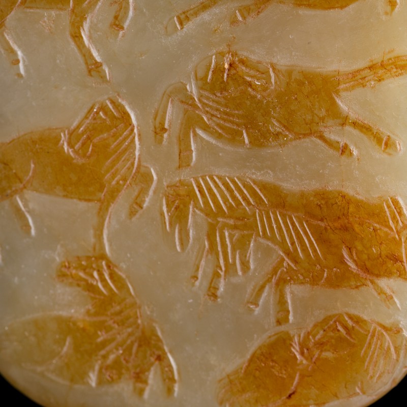 十八世紀 玉留皮巧雕八駿圖牌 | A Chinese russet-skin jade 'Eight Horses' plaque, 18th century - 图6