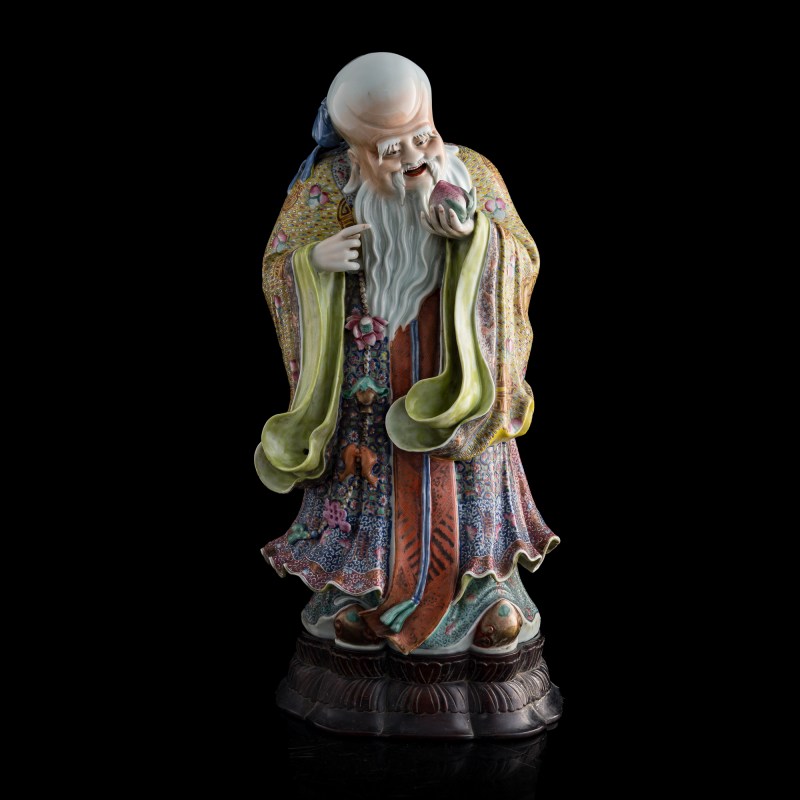 民國 魏洪泰制粉彩瓷塑壽星（附原配硬木座） | A Chinese famille rose Shouxing figure, by Wei Hongtai, Republic period - 图1