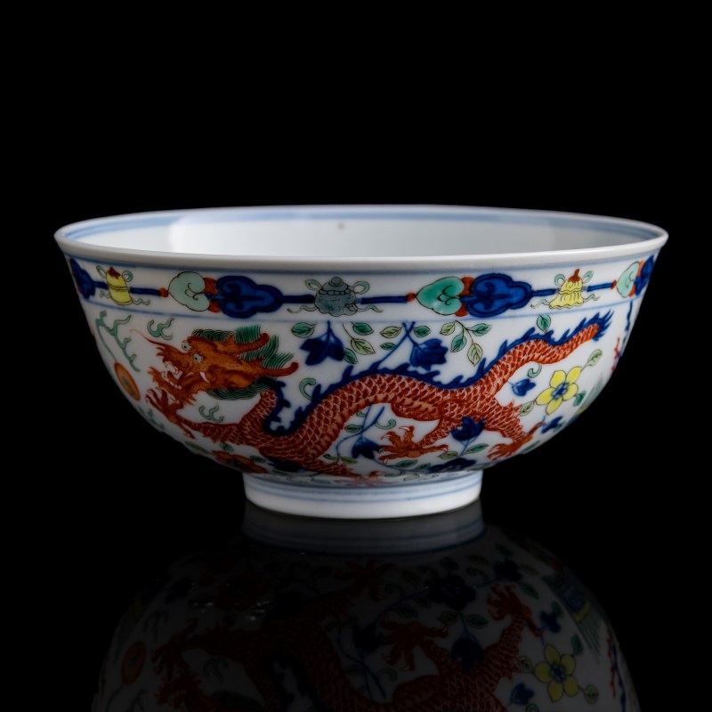 清光緒 青花五彩龍鳳紋碗 | A Chinese blue and white wucai dragon and phoenix bowl, Guangxu period - 图3
