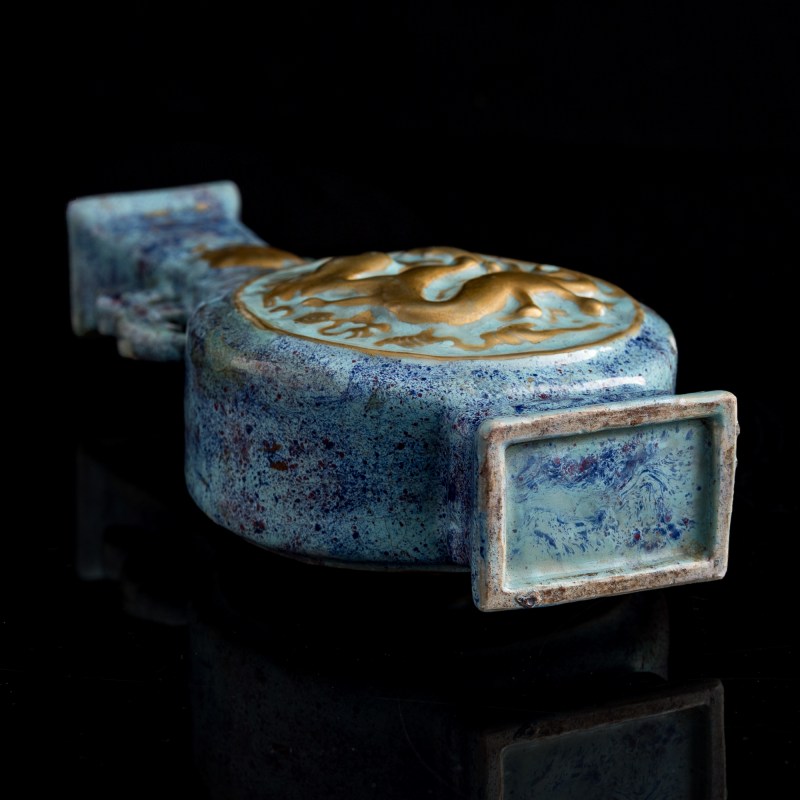 十九世紀早 古銅彩螭龍紋瓶（附木座） | A Chinese archaistic bronze-glazed 'chilong' vase, early 19th century - 图10