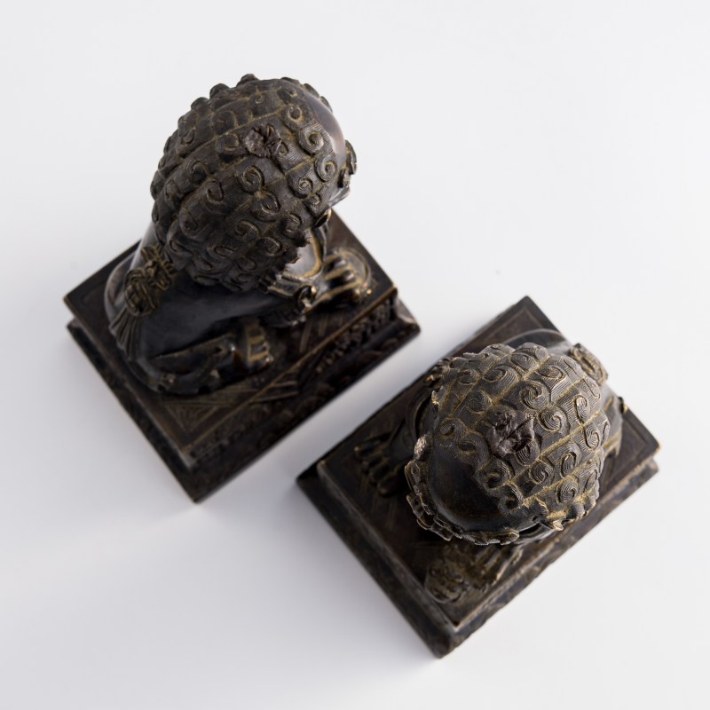 十九世紀早 銅京獅一對 | A pair of Chinese bronze Peking lions, early 19th century - 图8