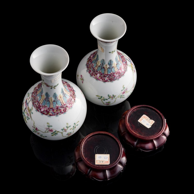 民國 粉彩花鳥賞瓶一對（附硬木座） | A pair of Chinese famille rose 'birds and flowers' shangping vases, Republic period - 图5