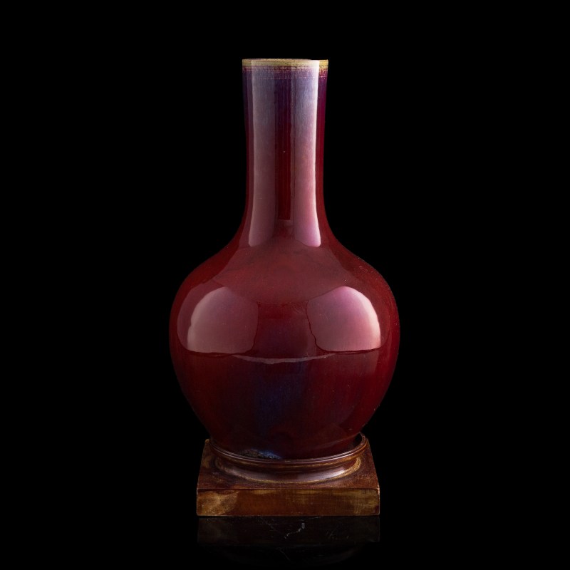 十九世紀早 窑變釉天球瓶（附硬木座） | A Chinese flambe-glazed tianqiuping vase, early 19th century - 图2