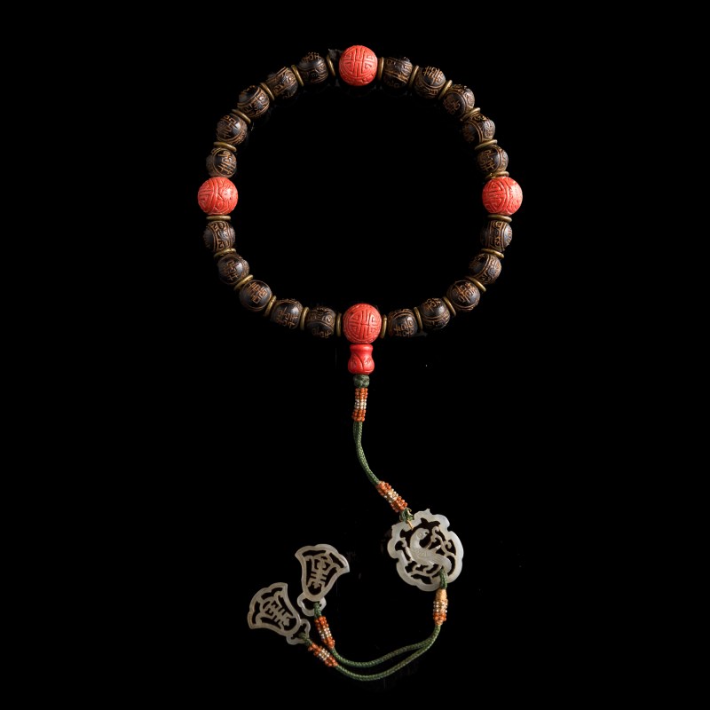 十八/十九世紀 核雕玉佩串 | A Chinese carved nut and jade pendant necklace, 18th/19th century - 图2