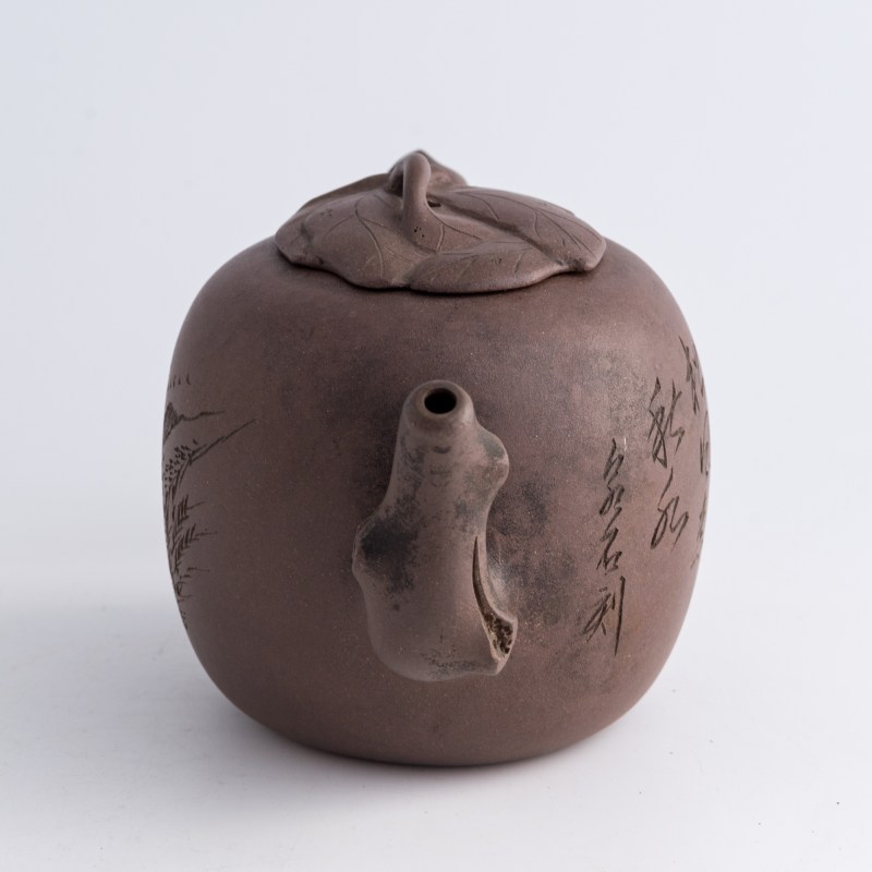 民國 泉石刻紫砂瓜形壺 | A Chinese Yixing zisha melon-form teapot, carved by Quanshi, Republic period - 图2