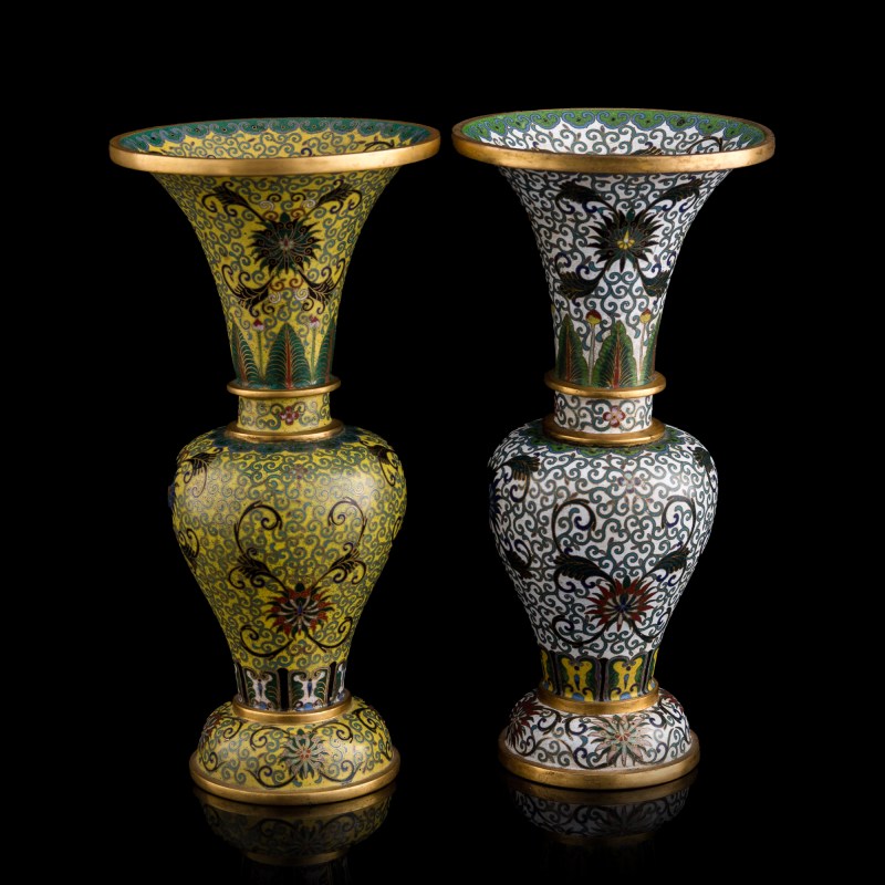 民國 老天利款掐絲珐琅花觚兩件（附錦盒） | Two Chinese cloisonné enamel gu vases, Republic period - 图2