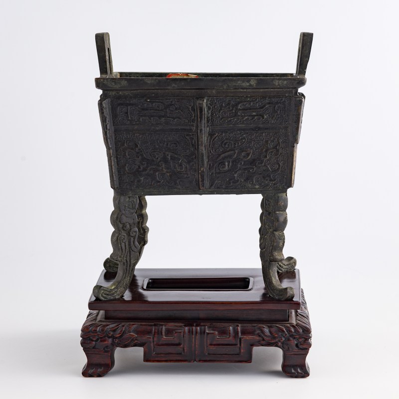 明代 銅方鼎（附硬木座） | A Chinese bronze square ding, Ming dynasty - 图2