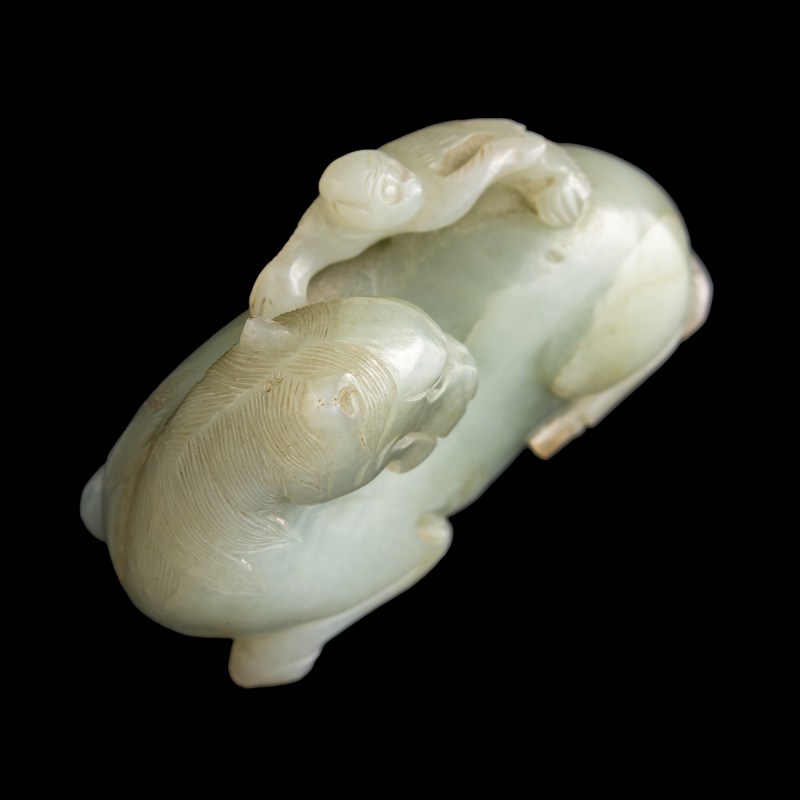 清代 玉雕馬上封候及玉蓮挂墜 | A Chinese jade 'monkey on horseback' carving and lotus pendant, Qing dynasty - 图7