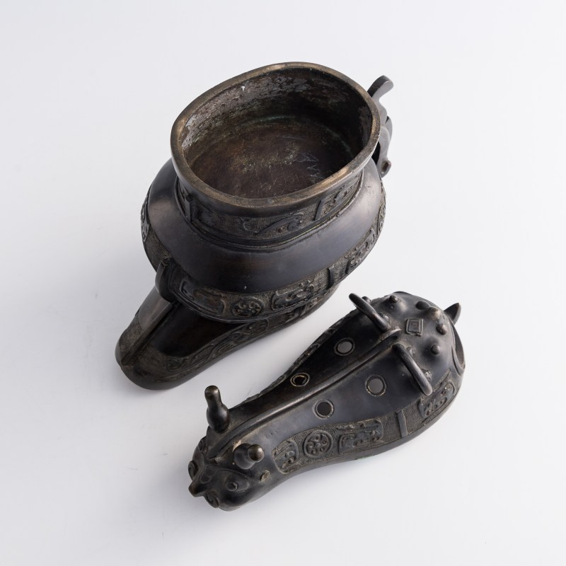 明代 銅饕鬄紋觥 | A Chinese bronze taotie-decorated gong vessel, Ming dynasty - 图8
