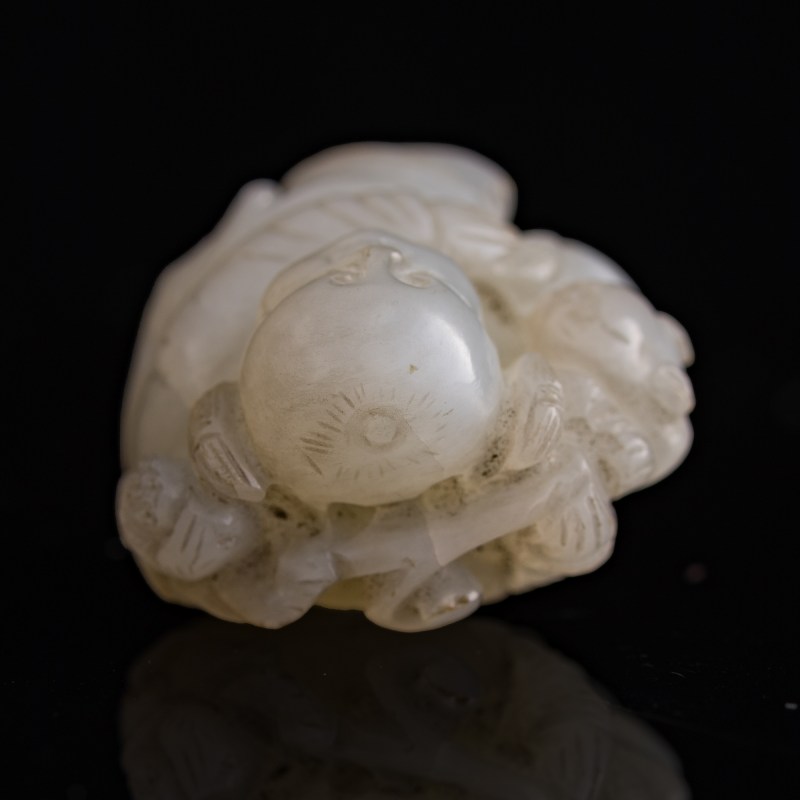 十八世紀 白玉童子挂墜 | A Chinese white jade 'boy' pendant, 18th century - 图5