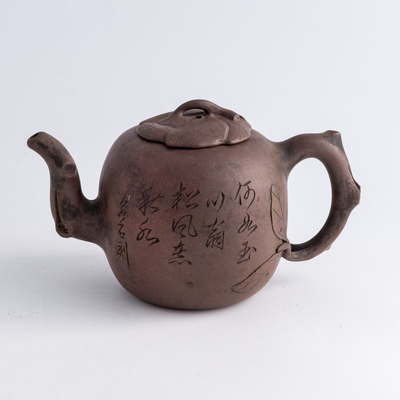 民國 泉石刻紫砂瓜形壺 | A Chinese Yixing zisha melon-form teapot, carved by Quanshi, Republic period - 图3