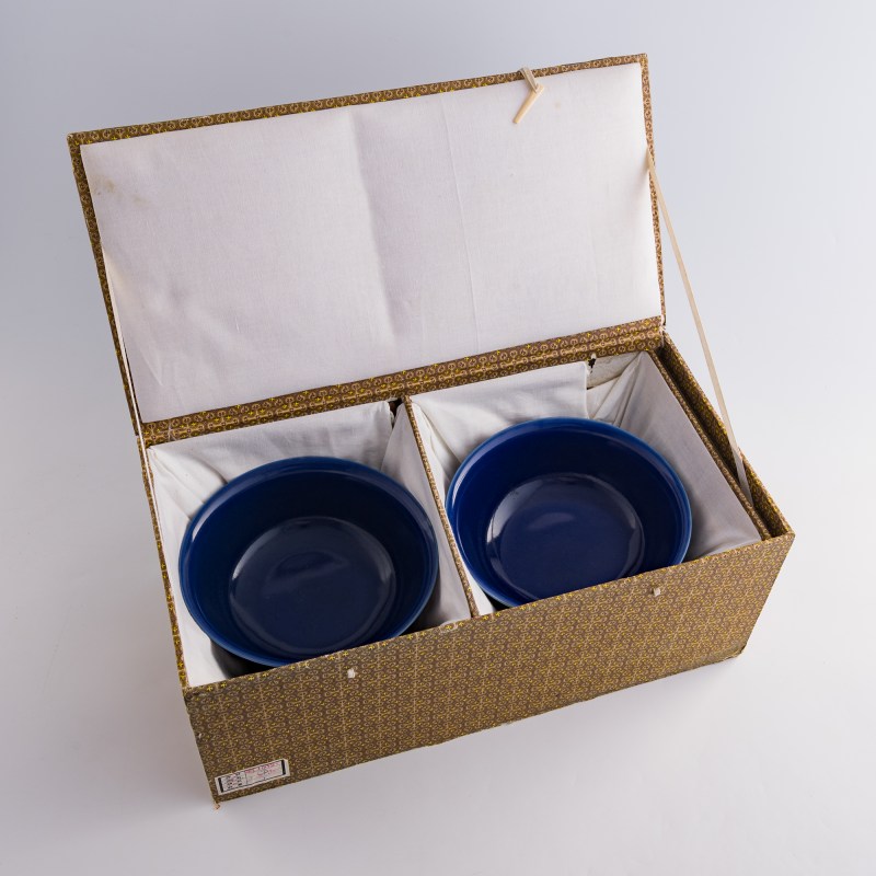 清光緒 祭藍釉碗一對（附硬木座及錦盒） | A pair of Chinese sacrificial-blue-glazed bowls, Guangxu period, Qing dynasty - 图10