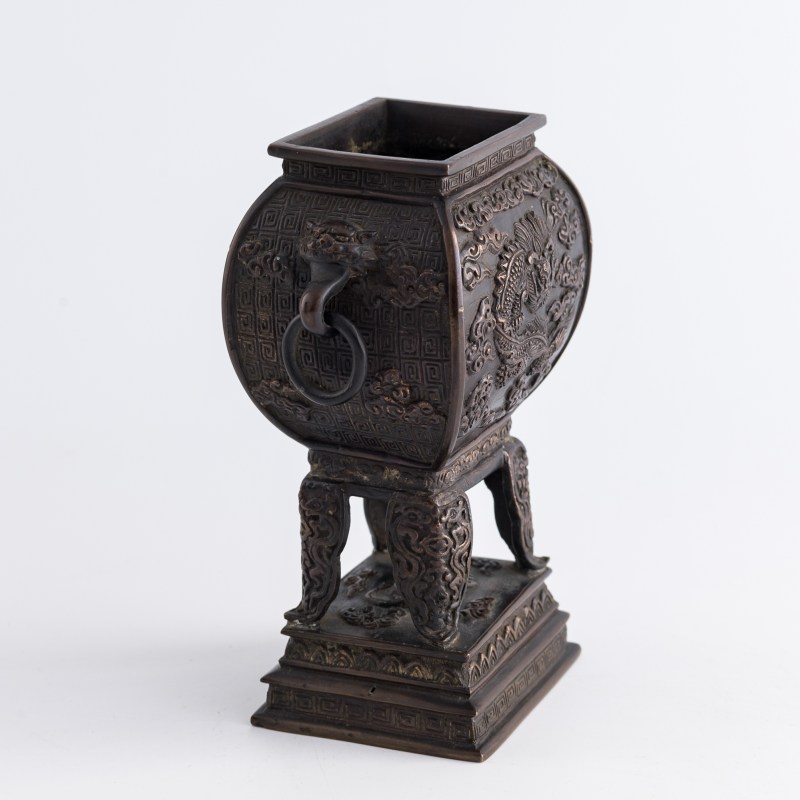 十八世紀 銅人物四足熏爐 | A Chinese bronze four-legged figural censer, 18th century - 图4