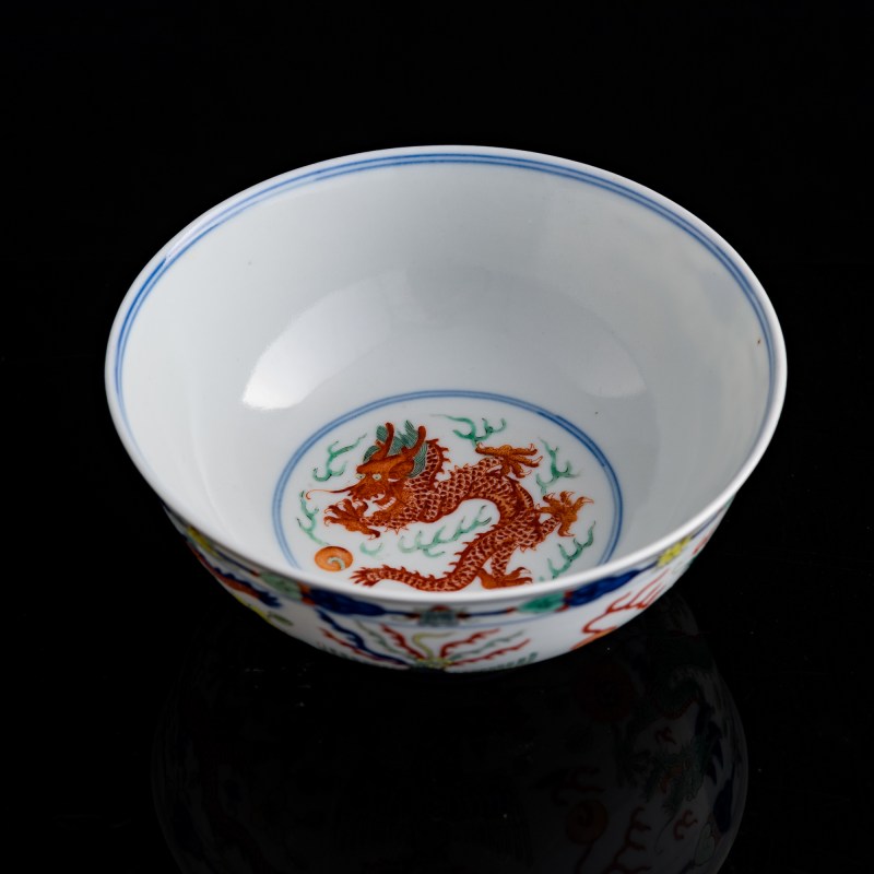 清光緒 青花五彩龍鳳紋碗 | A Chinese blue and white wucai dragon and phoenix bowl, Guangxu period - 图5