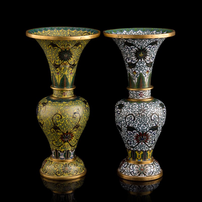 民國 老天利款掐絲珐琅花觚兩件（附錦盒） | Two Chinese cloisonné enamel gu vases, Republic period - 图4